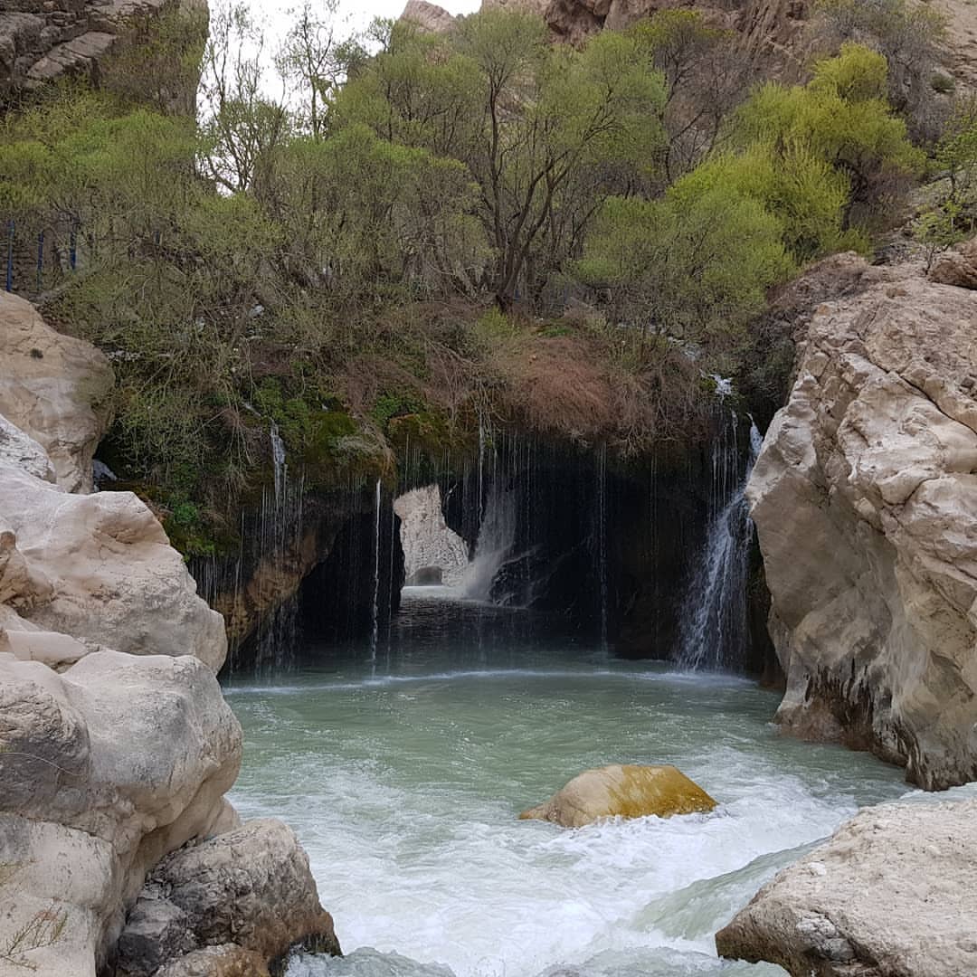 آبشار آب ملخ سمیرم اصفهان