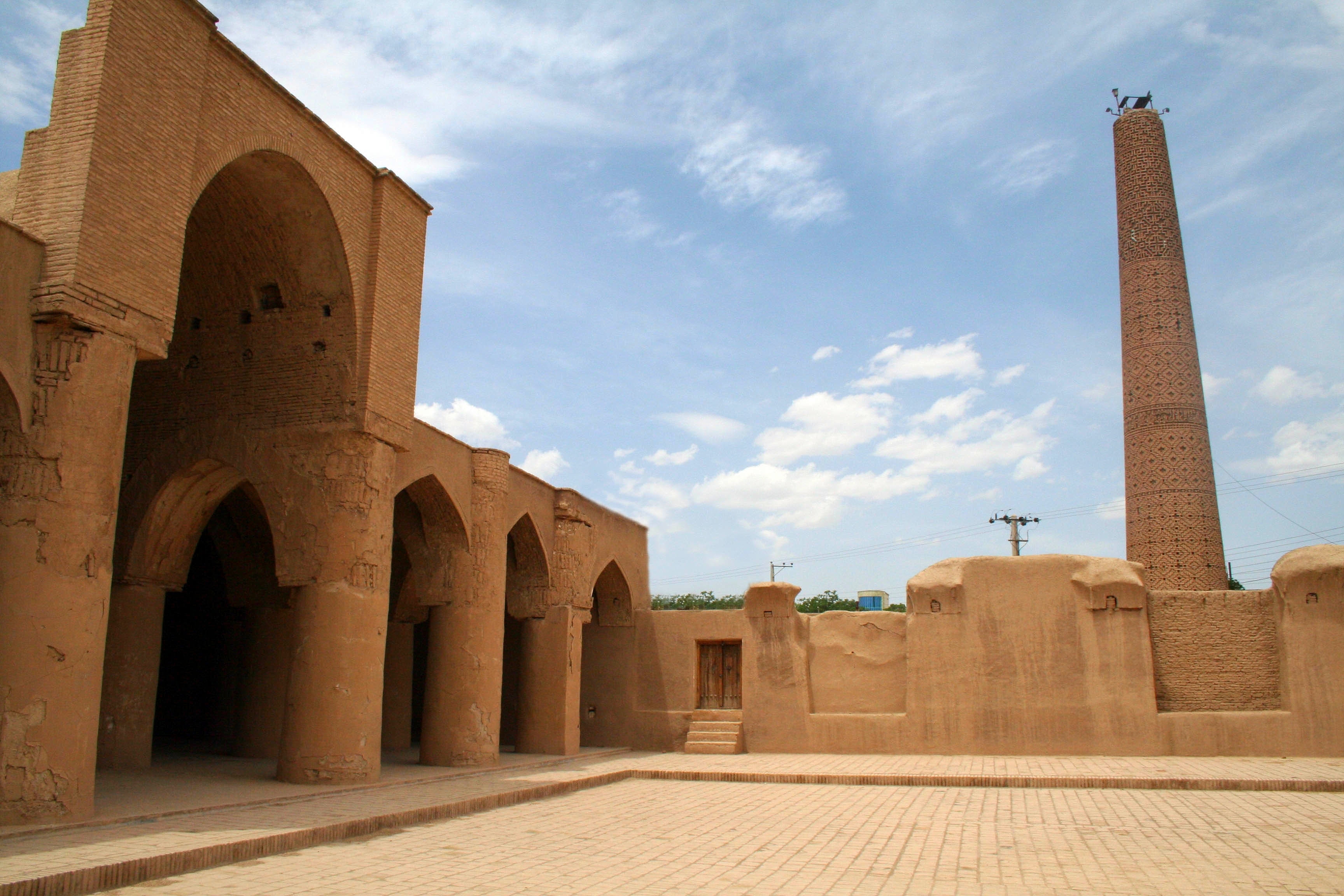 Damghan7 | مسجد تاریخانه دامغان • درناتریپ ✈️