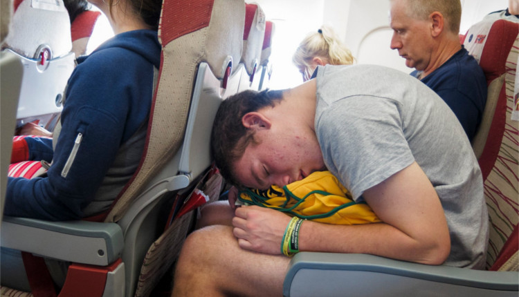 Sleep Well on a plane | راحت خوابیدن در هواپیما • درناتریپ ✈️