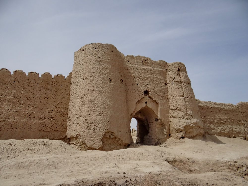 قلعه رستم | جاهای دیدنی سیستان و بلوچستان • درناتریپ ✈️
