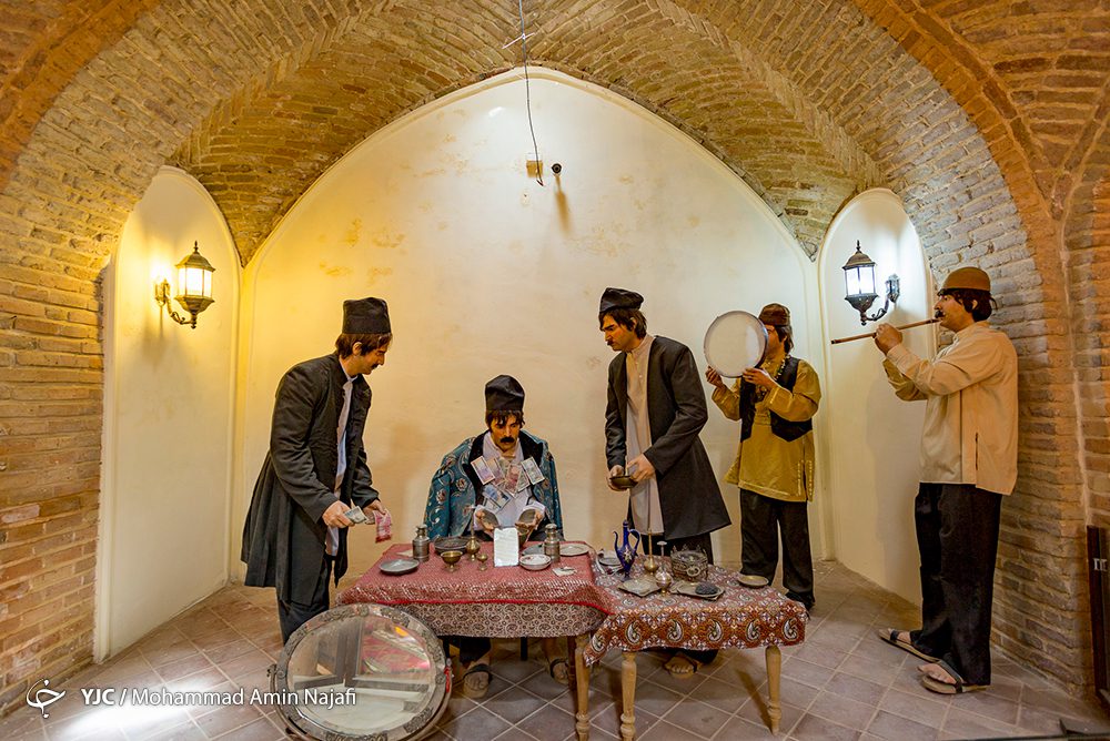 لباس محلی مردم همدان؛ موزه مردم شناسی حمام قلعه همدان