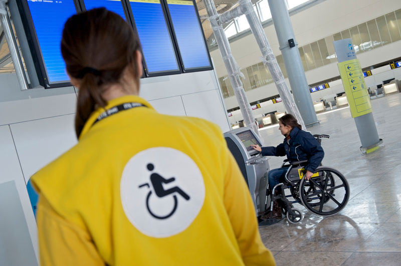 سفر معلولان در فرودگاه