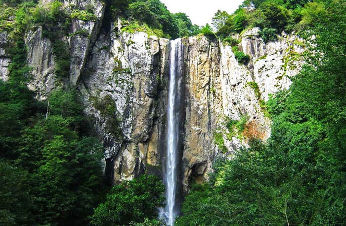 harijan waterfall | روستای سیاه بیشه • درناتریپ ✈️